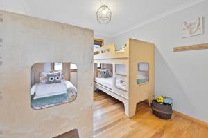 Black Wattle Coastal Retreat