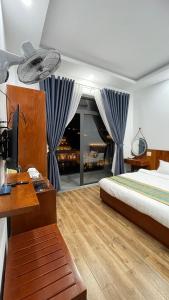 Phòng Deluxe Giường Đôi Có Ban Công (Deluxe Double Room with Balcony)