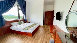 Phòng Giường Đôi Nhìn Ra Núi (Double Room with Mountain View)