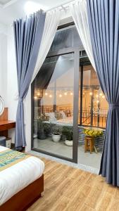 Phòng Tiêu Chuẩn Giường Lớn (Standard King Room)