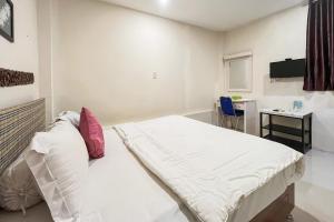 Urbanview Poma Hotel