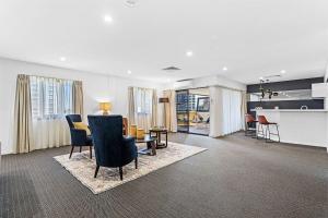 Large Luxe Penthouse fully equipped Perth CBD