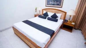 Hotel de Crystal Crown - Bhola