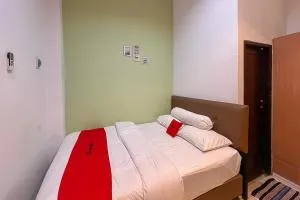 RedDoorz syariah near Universitas Mulawarman - 沙马林达