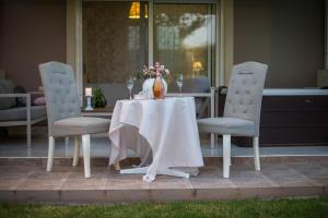 Sea Breeze & Nature villa ,near the sea, luxury jagguzi and spa private garden