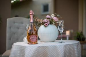 Sea Breeze & Nature villa with pool and hot jaguzzi near the sea