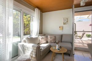 Sea Breeze & Nature villa with pool and hot jaguzzi near the sea