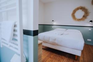 Hotels La Marjolaine - Demeure d-Hotes - Service Para-hoteIier - Premium : photos des chambres
