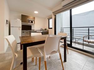 Modern Almagro Apartment for 4 Guests with Balcony and Full Amenities