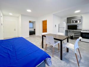 Modern Almagro Apartment for 4 Guests with Balcony and Full Amenities