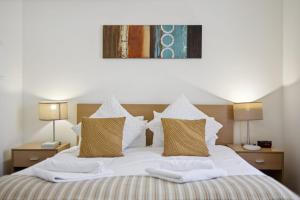 Spacious Apt in Northbridge with Pool