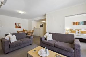 Spacious Apt in Northbridge with Pool