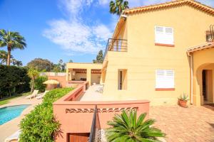 Villa Cynthia - Piscine - Plage (à 50m) - Palais Congrès - Calme absolu