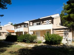 Apartments 4 in Zaton Holiday Resort, with large pool area