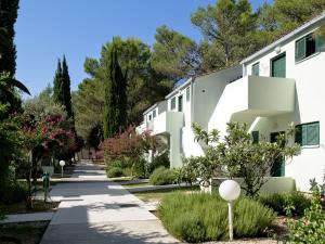 Apartments in Zaton Holiday Resort with pool area 