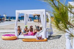 Apartments in Zaton Holiday Resort with pool area 