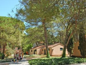 Apartments 3 in Zaton Holiday Resort, with large pool area 