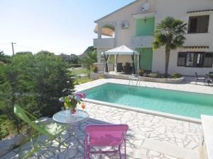 Emma Comfortable holiday residence 