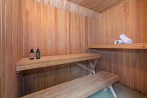 Chalets MontBlanc Alpine Ski & Sauna Retreat - Happy Rentals : photos des chambres
