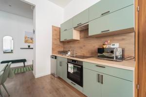 Premium Central Apartment with 4 Bedrooms 3 Bathrooms