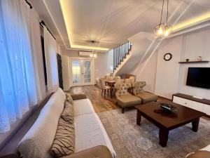 Merkezde 3 Yatak Odalı Villa Old Town