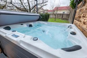 Belle maison rénovée avec jacuzzi