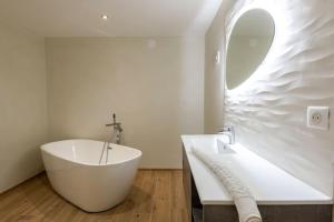 Villas Belle maison renovee avec jacuzzi : photos des chambres
