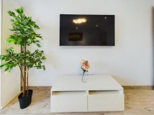 Przytulny Apartament z Parkingiem Blisko Morza w Gdyni by Noclegi Renters