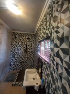 Aloha Menlyn Lodge Ensuite Rooms with showerwith own entrance and unlimited free WiFi