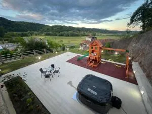 Holiday Home Ana with Sauna, Jacuzzi & Playground - Lovrenčan