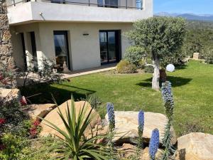 Maisons de vacances Rez de villa Machja vue mer et montagne a 2mn port : photos des chambres