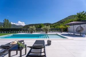 Villa Adventure with 3 en-suite bedrooms, a Media room, private pool, 7km from Omiš