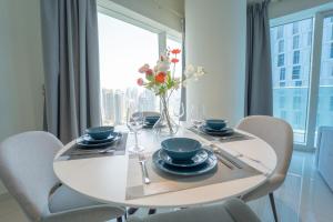 AWS Holiday Homes - Unique Views at Damac Heights