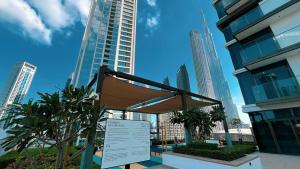 Downtown Luxurious 2BR Apartment near Burj Khalifa