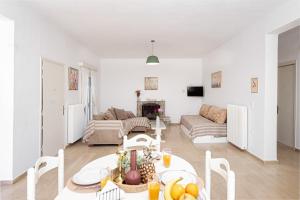 Secret Garden Villa-3BD, Pool & BBQ in Chalikounas