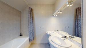Villas Poigniere 17 pers jacuzzi, baby-foot, 30 min mer : photos des chambres