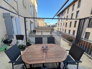 Appartements Coeur de ville, Garage prive et gratuit avec Terrasse ! : photos des chambres