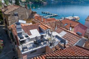 Villa Volos with roof terrace, sea view, free private parking 