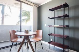 Brentwood Studio w Pool nr UCLA Whole Foods LAX-290