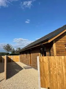 Weston pools Lodge with 6 Bedrooms - Llynclys