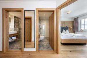 Two-Bedroom Apartment with Balcony and Panoramic View room in Hotel Almschlössl & Schrotteralm