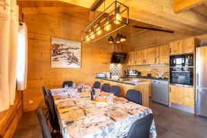 Maisons de vacances Les Chevreaux - Chalet avec vue montagne : photos des chambres