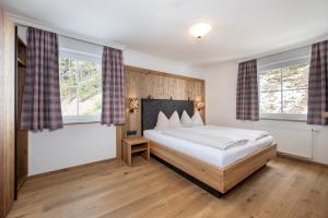 One-Bedroom Apartment with Sofa Bed room in Hotel Almschlössl & Schrotteralm