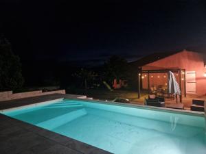 Villas Charmante Villa avec Piscine : photos des chambres
