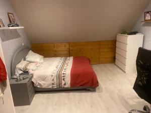 Villas Grand gite tout confort max 24 personnes pour seminaires, anniversaire ou reunions de famille : photos des chambres