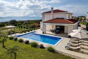 Luxury villa with a pool, panoramic sea view, beach - by Traveler tourist agency Krk ID 2406