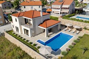 Luxury villa with a pool, panoramic sea view, beach - by Traveler tourist agency Krk ID 2406
