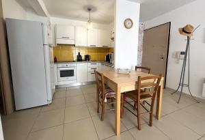 Appartements MORIANI Plage T2 terrasse proche mer et commerces : photos des chambres