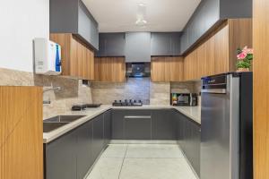 ALAYA Stays Cliff Zen 2BHK Apartments in Panthaghati