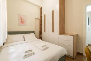 Modern Apt Next to Metro Panepistimio